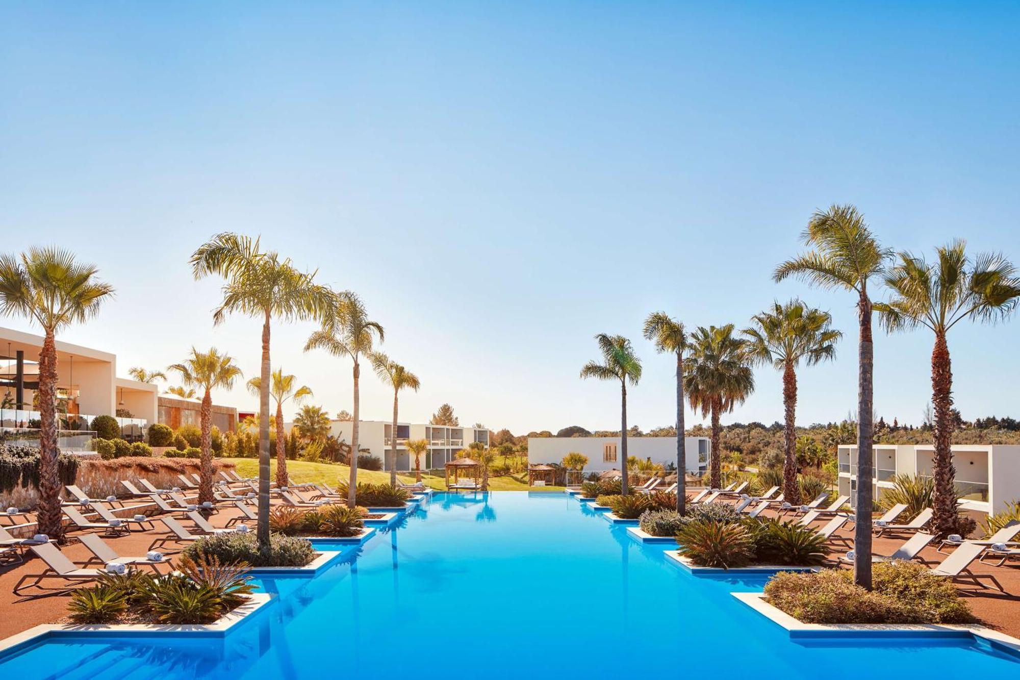 منتجع وجولف وبيتش بيستانا بلو الفور شامل الكل ألفور المظهر الخارجي الصورة The resort's main pool